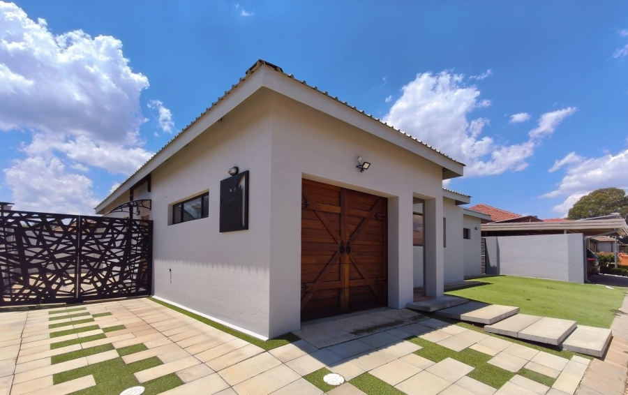2 Bedroom Property for Sale in Waterberry Estate North West